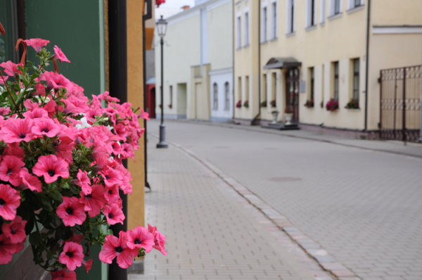 Vieni miestą puošia, kiti – tą grožį, deja, naikina
