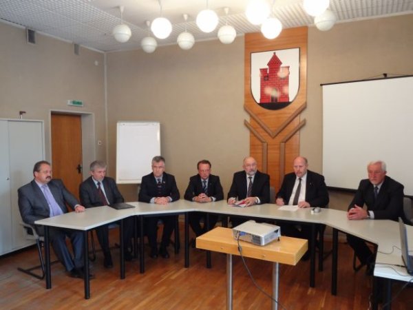 Septynių savivaldybių vadovai pasirašė komunikatą dėl remtinos elektros energijos gamybos apimties