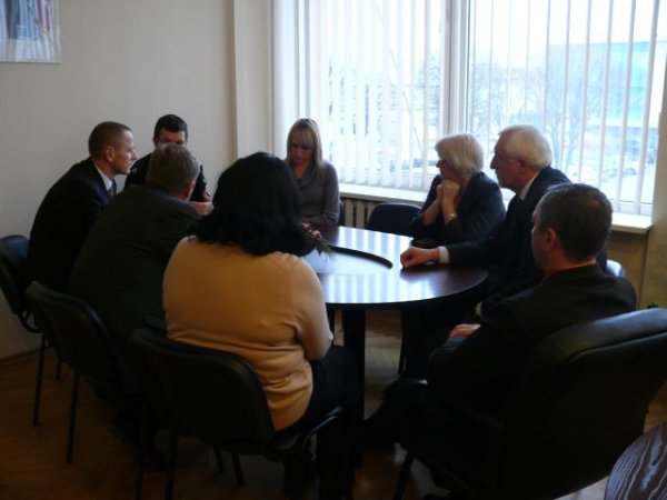 Tartasi, kaip spręsti jaunimo šėlsmo prie klubo ,,Activity zone“ problemas