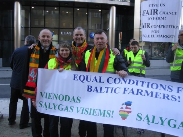 Akcijoje „Baltijos traktorius“ Briuselyje dalyvavo ir kėdainiečiai