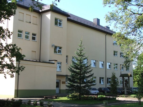 Krakių Mikalojaus Katkaus gimnazija – tarp geriausiai 2012 m. tvarkomos mokyklos aplinkos...