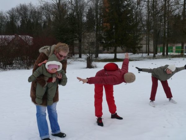 Kėdainiečiai sveikuoliai savaitgalį drauge džiaugėsi žiemos malonumais