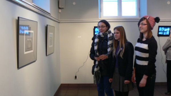 Keturių menininkų žvilgsniai į aplinką ir kasdienybę (apie parodą Kėdainių daugiakultūriame centre)