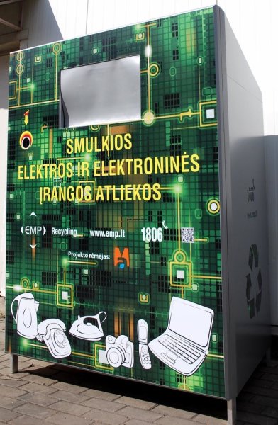 Smulkias elektros ir elektroninės įrangos atliekas reikia mesti į specialų konteinerį!