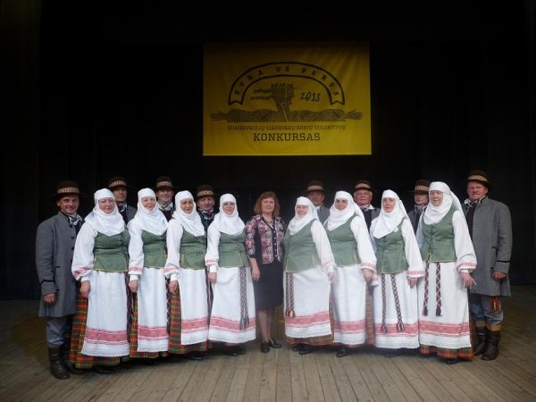 „Pora už poros 2013“ laureatė – Truskavos kultūros centro pagyvenusiųjų liaudiškų šokių grupė...