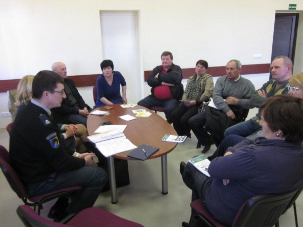Apie Kėdainių policijos pareigūnų susitikimus seniūnijose