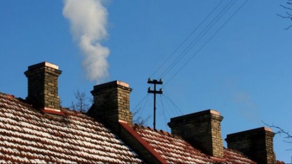 Dėmesio! Kūrendami atliekas nuodijamės