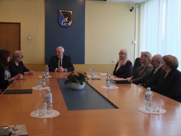 Savivaldybėje lankėsi Šv. Kazimiero ordino nariai