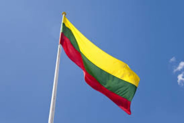 Švenčių dienomis būtina iškelti Lietuvos valstybės vėliavą!