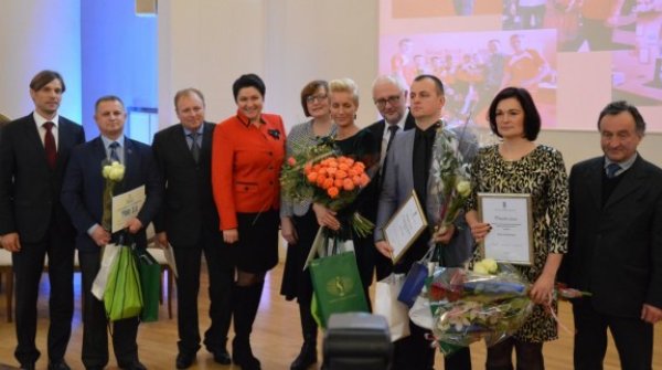 Tarp geriausių šalies kūno kultūros mokytojų Jolita Gvergždienė, tarp sportiškiausių mokyklų -...