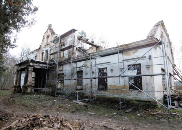 Kalnaberžės dvarą apsaugos nuo tolesnio irimo