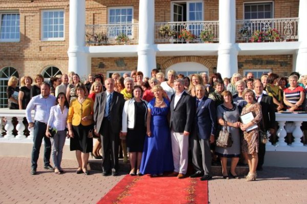 Bendruomenių atstovams iškilmingai įteikti apdovanojimai