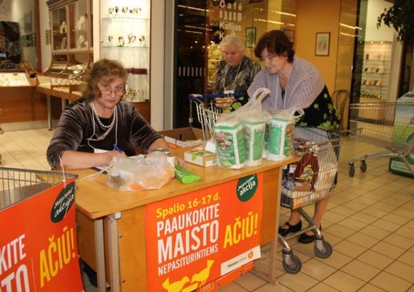 „Maisto banko“ akcijoje paaukota 8 200 vienetų maisto produktų