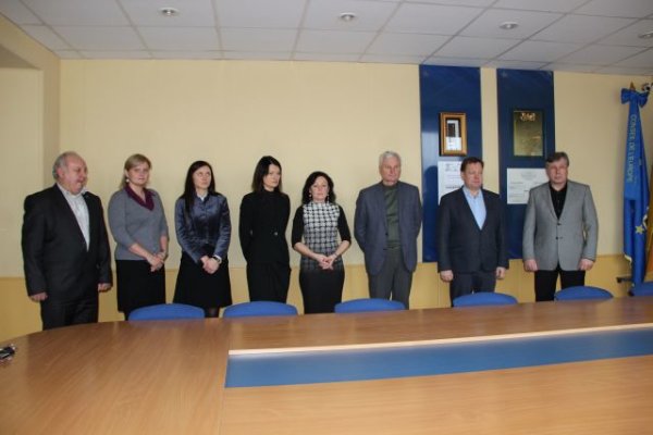 Savivaldybės vadovai ir darbuotojai pagerbė teroro akto Paryžiuje aukų atminimą