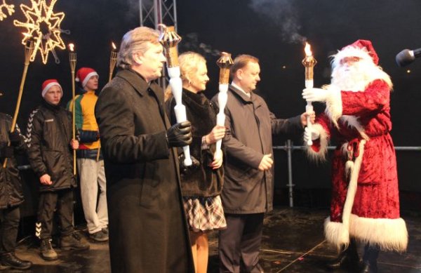 Kartu su Kalėdų egle nušvito ir Kėdainių senamiestis
