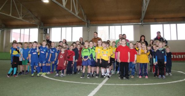 Išdalinti pirmokų vaikų futbolo turnyro „Pirmokų lyga“ apdovanojimai 