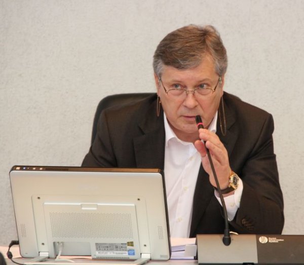 Tryliktame rajono tarybos posėdyje priimta devyniolika sprendimų 
