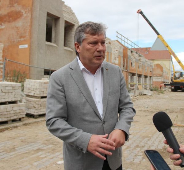 Buvusioje „Saulutėje“ vėl darbuojasi statybininkai 