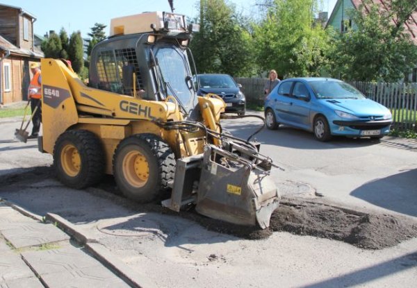 Daugiabučių namų gyventojai gali kreiptis dėl kiemų asfaltavimo 