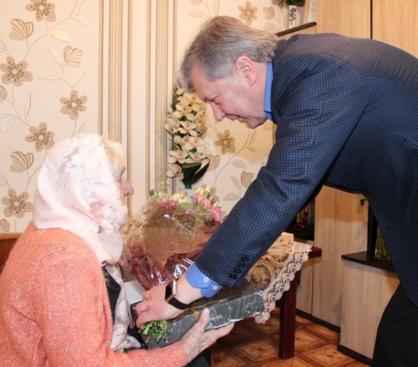Šimtametės ilgaamžiškumo paslaptis – sunkus darbas ir nei vienos tabletės 