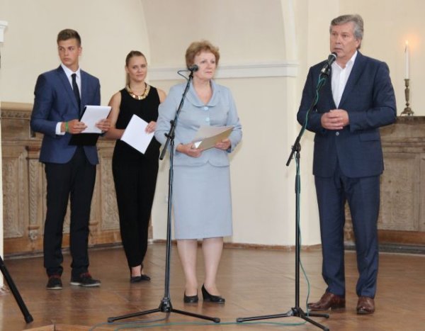 Daugiausia šimtukininkų – Šviesiojoje gimnazijoje