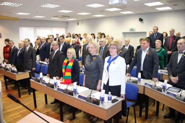 Tarybos posėdyje sprendimai buvo pristatyti ir priimti vilkint tautiniais kostiumais 