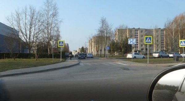 Tikrinama, kaip prie miesto mokyklų yra laikomasi saugos eismo taisyklių
