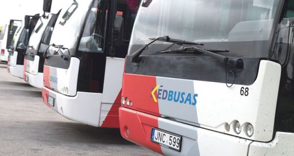 Uždarytas pėsčiųjų tiltas per Smilgos upelį: gyventojų patogumui kursuos Žemaitės g. kvartale...