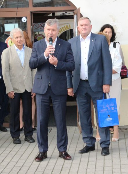 Rugsėjo 1-osios proga dovanos – Vyčio vėliavos