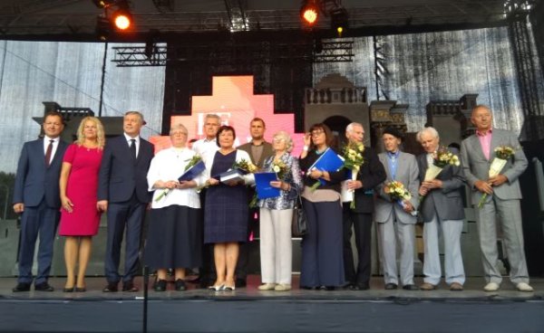 Kėdainių kraštui nusipelnę Garbės piliečiai apdovanoti aukso ženklais „Už nuopelnus“