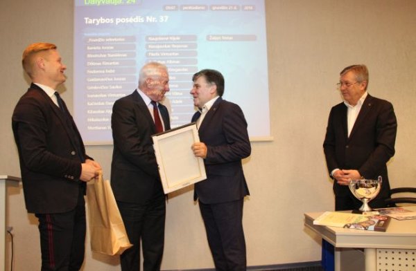 Didžiųjų metų švenčių išvakarėse įteikti du sporto apdovanojimai