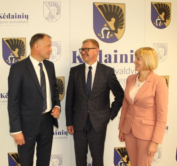 Posėdyje prisiekė nauja Tarybos narė ir suformuota savivaldybės administracijos komanda