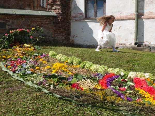 Žolinė kviečia pasidžiaugti tuo, ką užaugino gamta ar Dievas, ką mes patys sukūrėme darbu