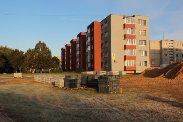 Tvarkomi daugiabučių namų kiemai