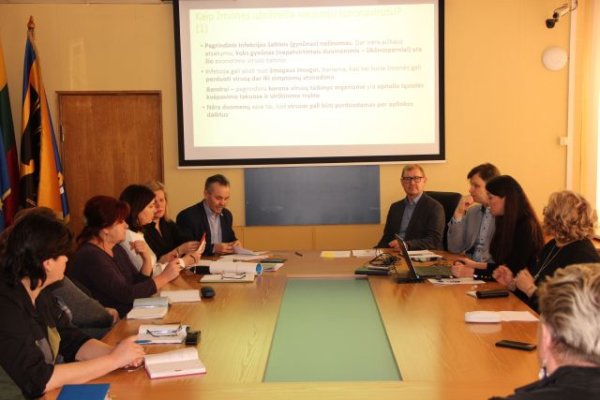 Savivaldybės institucijų vadovų pasitarimuose - apie koronovirusą ir apsisaugojimą nuo jo