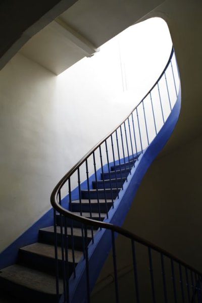 Vyksta daugiabučių namų laiptinių dezinfekcija