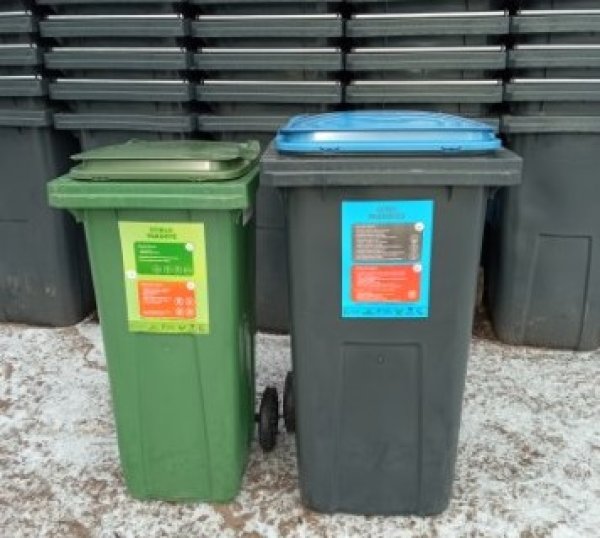 Dėmesio, dalinami pakuočių atliekų surinkimo konteineriai