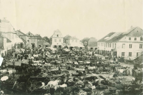 Kviečia į spektaklį SKAMBANČIOS TURGAUS ISTORIJOS