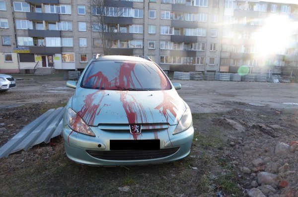 Daugiabučių kiemuose paliktų nenaudojamų automobilių nemažėja 