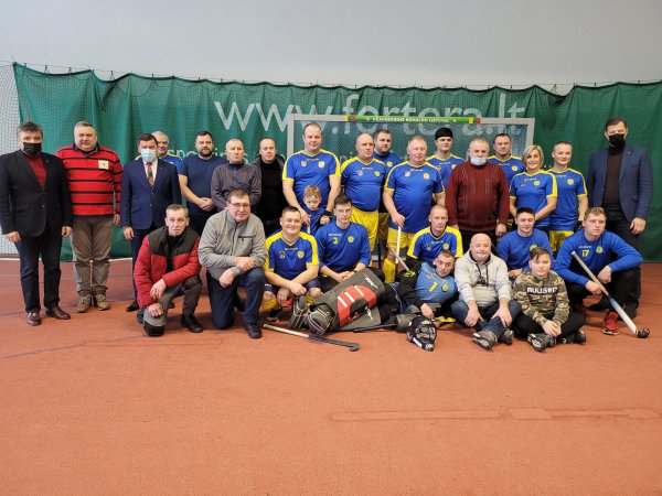 Vilainiuose varžėsi žolės riedulio veteranai