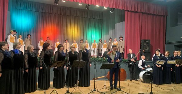 Padėkos vakaras „Gerumo sparnai“ šokių ir dainų ritmu