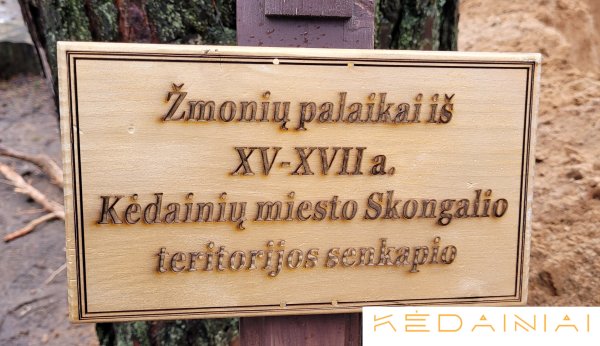 Aistras kėlę palaikai atgulė Daškonių kapinėse