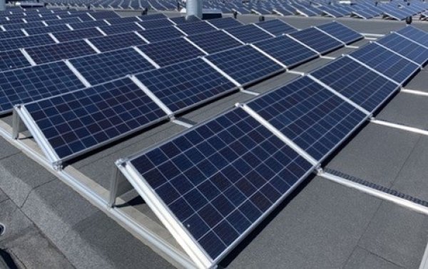 AB „Panevėžio energija“ elektros energijai gaminti pasitelks saulę