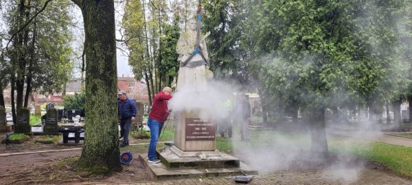 Karių skulptūros nukeltos
