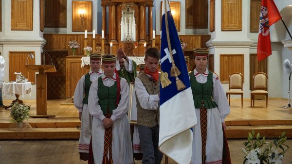 650-ojo gimtadienio proga pašventinta Dotnuvos vėliava!
