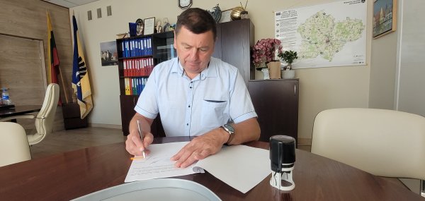 Babėnų šilas pagaliau perduotas Kėdainių rajono savivaldybei