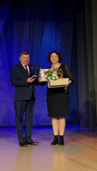 Metų mokytoja – „Atžalyno“ gimnazijos lietuvių kalbos ir literatūros mokytoja metodininkė A....