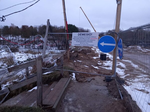 Uždaromas pontoninis tiltas