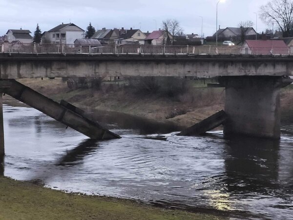 Uždarytas tiltas per Nevėžį Tilto gatvėje