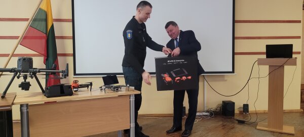 Kėdainių policininkams perduotas bepilotis orlaivis – dronas